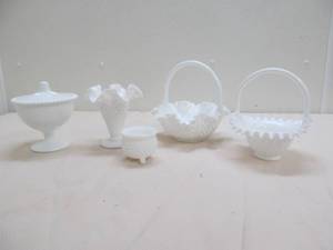 Hiob nail milk glass