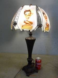 lot 2 image: Betty Boop Lamp