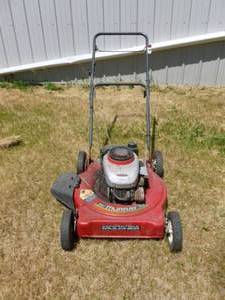 lot 3 image: Lawn Mower