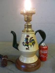 lot 8 image: Vintage Lamp