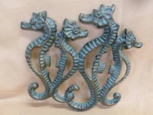 lot 20 image: Cast Iron Decoration