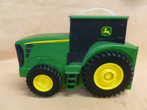 lot 29 image: Ertl - John Deere Tractor
