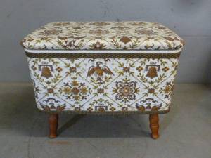 lot 33 image: Vintage Sewing Box