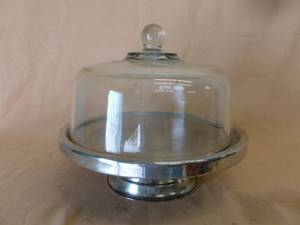 lot 49 image: Cake Saver