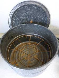 lot 52 image: Canning Kettles