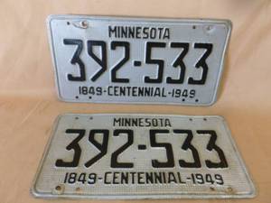 lot 67 image: Vintage License Plate Set