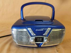 lot 69 image: Shelf Radio