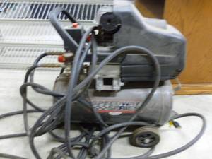 lot 98 image: Air Compressor