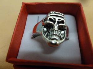 lot 108 image: Mens Ring
