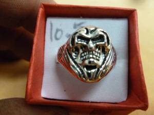 lot 110 image: Mens Ring