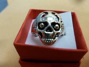 lot 112 image: Mens Ring