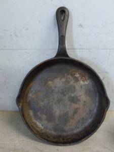 lot 113 image: Cast Iron Pan