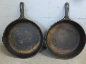 lot 114 image: Vintage Cast Iron Pans