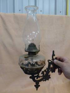 lot 162 image: Vintage Oil Lamp