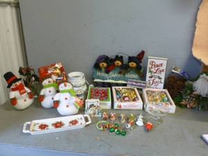 lot 167 image: Christmas Items