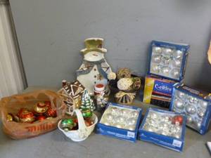 lot 168 image: Christmas Items