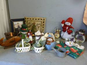 lot 169 image: Christmas Items