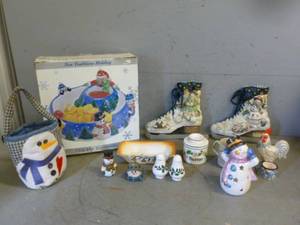 lot 170 image: Christmas Items