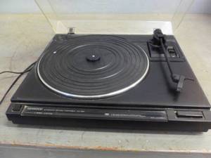 lot 190 image: Kenwood Turntable