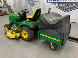 lot 10 image: 2011 John Deere X724 Lawn Tractor -No Reserve-