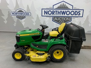 lot 16 image: 2013 John Deere X730 Lawn Tractor -No Reserve-