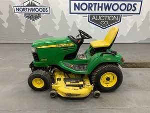 lot 18 image: 2011 John Deere X724 Lawn Tractor -No Reserve-