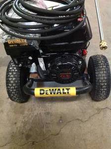 DEWALT GX200 3600-PSI 2.5-GPM Gas Pressure Washer IN WORKING CONDITIONS