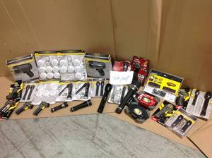 ASSORTED OF LIGHTS DIFERENTS MODELS ,SIZES AND CONDITIONS COSTUMERS RETURNS