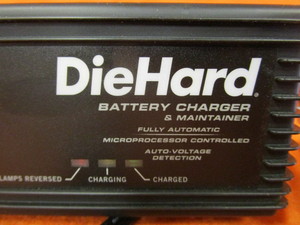 lot 37 image: (Near New) Battery Tender