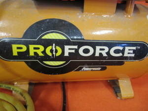 lot 40 image: Air Compressor