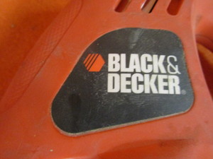 lot 9 image: Black & Decker Saw