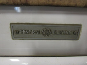 lot 6 image: Vintage General Electric Refrigerator