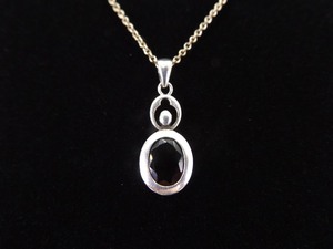 .925 Sterling Silver Oval Cut Garnet Pendant Necklace