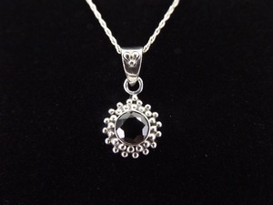 .925 Sterling Silver Faceted Garnet Pendant Necklace