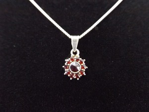 .925 Sterling Silver Faceted Garnet Flower Pendant Necklace