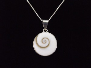 .925 Sterling Silver Polished Shell Cabochon Pendant Necklace