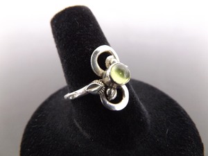 .925 Sterling Silver Peridot Cabochon Ring Size 8