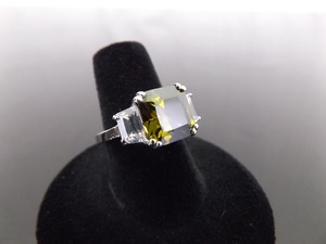 .925 Sterling Silver Square Cut Peridot Crystal Ring Size 7