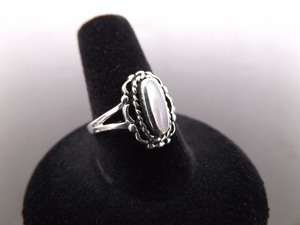 .925 Sterling Silver Mother of Pearl Cabochon Ring Size 8.5