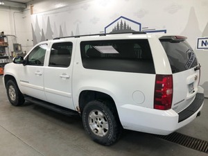 2007 Chevy Suburban LT 4x4 -No Reserve-