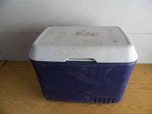 Rubbermaid Cooler