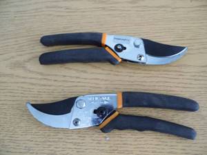Lot of 2 Pair of Fiskars Cutters