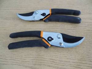 Lot of 2 Pair of Fiskars Cutters