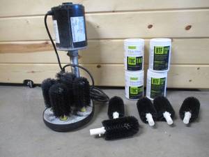 lot 3 image: Upright Glass Cleaner