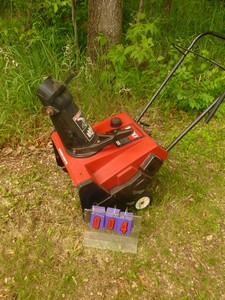 lot 4 image: Toro 1000 Snow Thrower. Was running but has been sitting a few years. As shown.