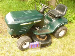 lot 10 image: Craftsman 18.5 hp 42 hydrostatic drive lawn tractor. Runs but may need a new battery. As shown.