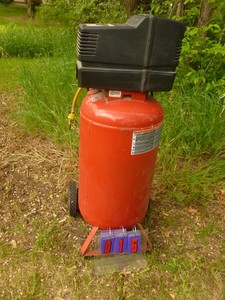 lot 16 image: Craftsman 5.5 hp 25 gallon air compressor. Nice condition. Tested & works. As shown.