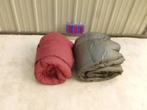 lot 33 image: Qty of 2 sleeping bags. As shown.