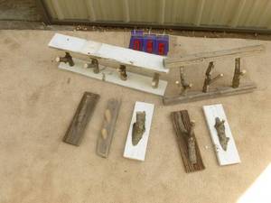 lot 45 image: Twig Art coathat hangers. As shown.
