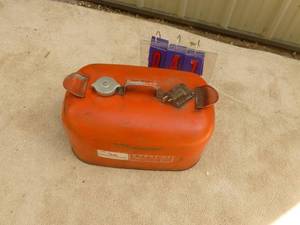 lot 47 image: Johnson outboard gas tank. As shown.